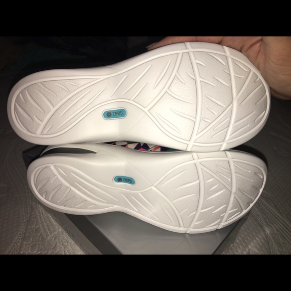 Bzees Comfort BRAND NEW SHOES IN THE BOX SIZE 8 - Picture 7 of 8